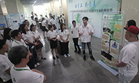 Members of "CUHK Tree Project 2.0 - Never Let Me Go" introduce their project to other staff and students